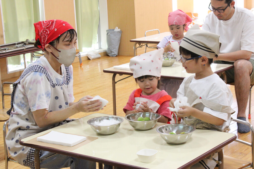 こどもおりょうりラボ|保育園食育授業|梅シロップ作り