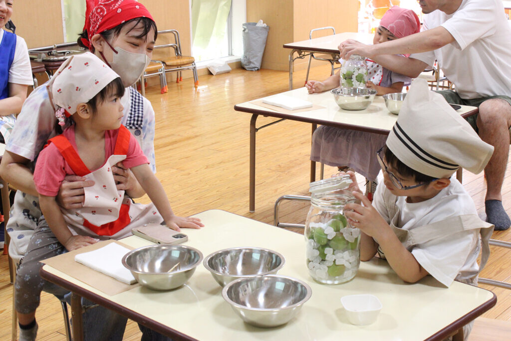 こどもおりょうりラボ|保育園食育授業|梅シロップ作り