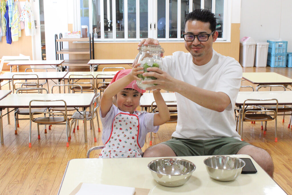 こどもおりょうりラボ|保育園食育授業|梅シロップ作り
